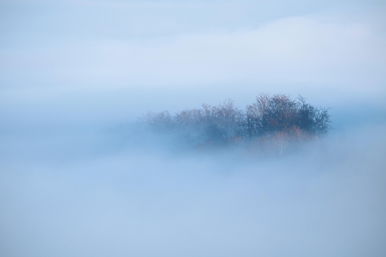 Ez Magyarország legmagasabban fekvő települése, alig félezer lakója élvezi a tiszta levegőt és a mesés panorámát